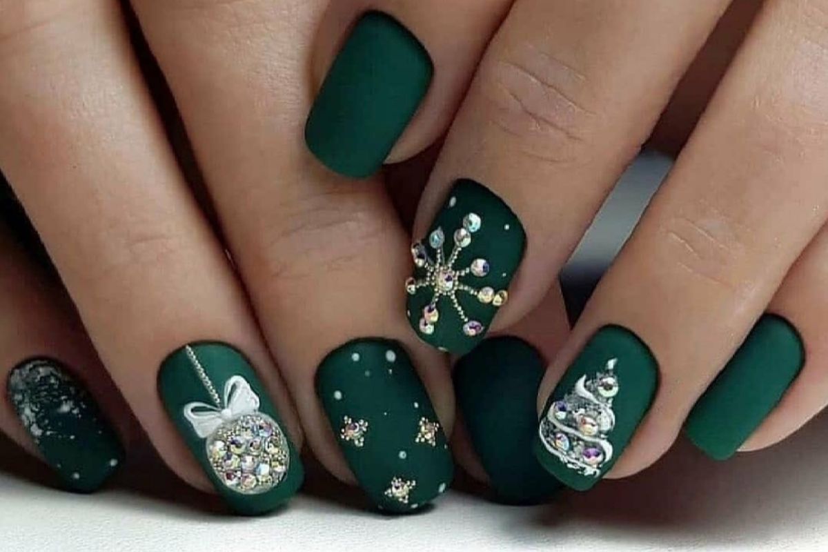 admin ajax.php?action=kernel&p=image&src=%7B%22file%22%3A%22wp content%2Fuploads%2F2020%2F12%2Fchristmas nail art cover