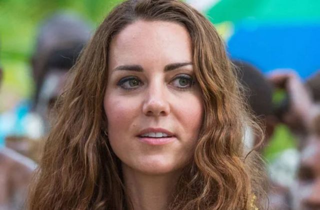 admin ajax.php?action=kernel&p=image&src=%7B%22file%22%3A%22wp content%2Fuploads%2F2023%2F06%2Flikewomangr kate middleton curly hair
