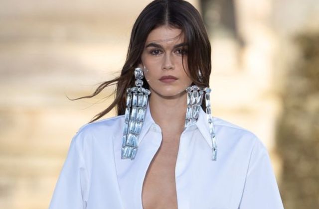 admin ajax.php?action=kernel&p=image&src=%7B%22file%22%3A%22wp content%2Fuploads%2F2023%2F07%2Flikewomangr valentino kaia gerber fashion show