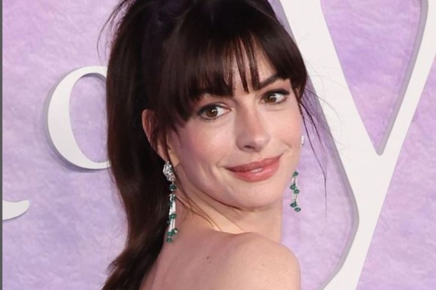 admin ajax.php?action=kernel&p=image&src=%7B%22file%22%3A%22wp content%2Fuploads%2F2024%2F05%2Flikewomangr anne hathaway style