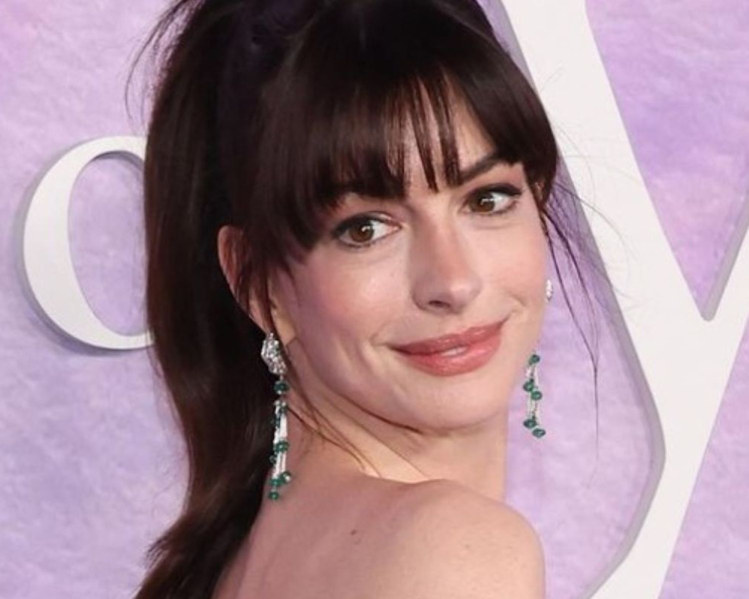 admin ajax.php?action=kernel&p=image&src=%7B%22file%22%3A%22wp content%2Fuploads%2F2024%2F05%2Flikewomangr anne hathaway style