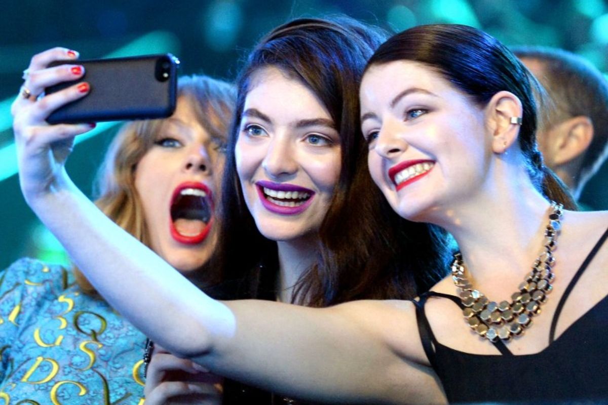 pos na vgazeis sosti selfie celebrities video cover e439e584
