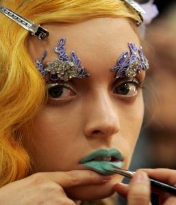 news.ikonomakis.gr wp content uploads 2016 11 runway brows getty 0