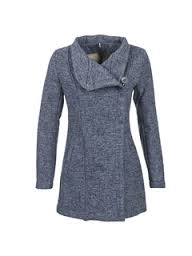 Το παλτό είναι από τα πιο must ρούχα που πρέπει να έχει η κάθε γυναίκα στη γκαρνταρόμπα της για τις κρύες μέρες και νύχτες του χειμώνα.