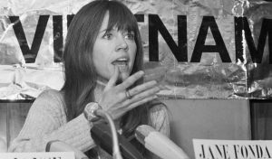 www.nikosonline.gr wp content uploads 2014 12 Jane Fonda 1975d