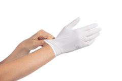 τα-χέρια-γυναικών-που-βάζουν-σε-ένα-ατέξ-φορούν-γάντια-33489901