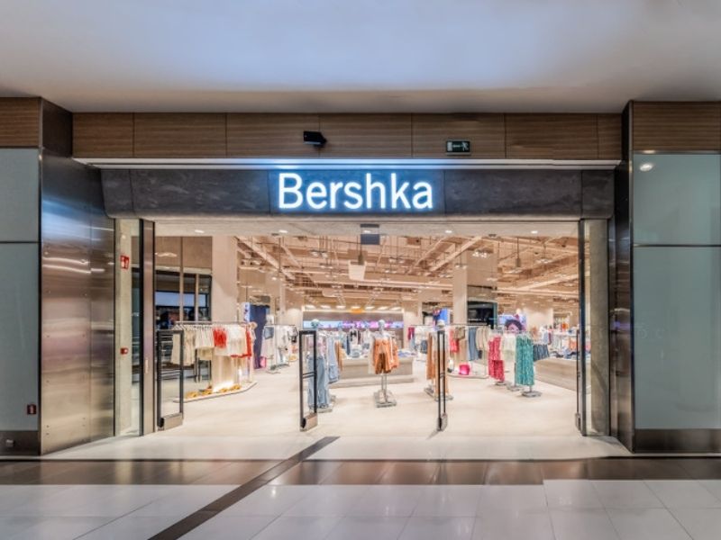 ο πρώτο ανανεωμένο κατάστημα Bershka σας περιμένει στο The Mall Athens!
