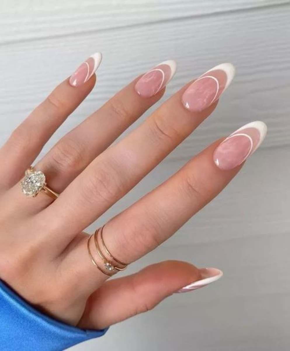 likewomangr french manicure 2