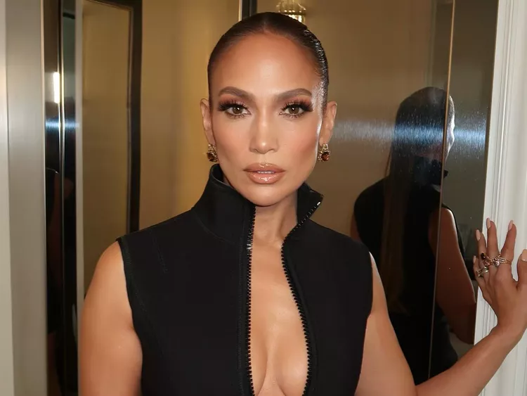 likewoman jlo2