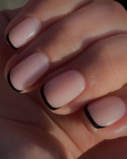 likewoman shortnails